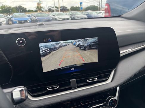 Used 2025 Chevrolet Equinox LT FWD image 24