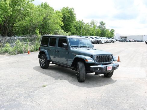 Used 2024 Jeep Wrangler Unlimited w/ Convenience Group image 7
