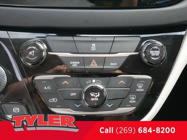 Used 2017 Chrysler Pacifica LX FWD image 27