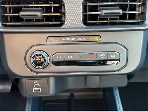 New 2025 Ford Maverick XL image 26