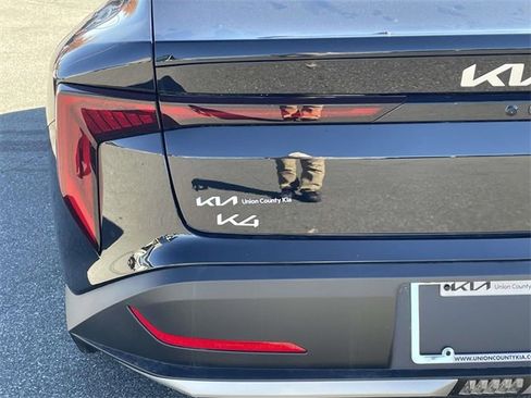 New 2025 Kia K4 LXS image 10