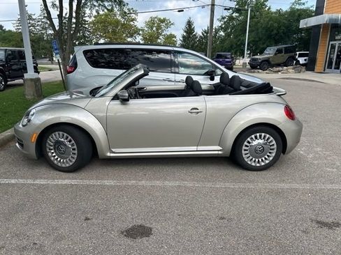 Used 2016 Volkswagen Beetle 1.8T S FWD image 22