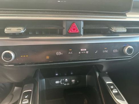 Certified 2025 Kia Sorento S FWD image 18