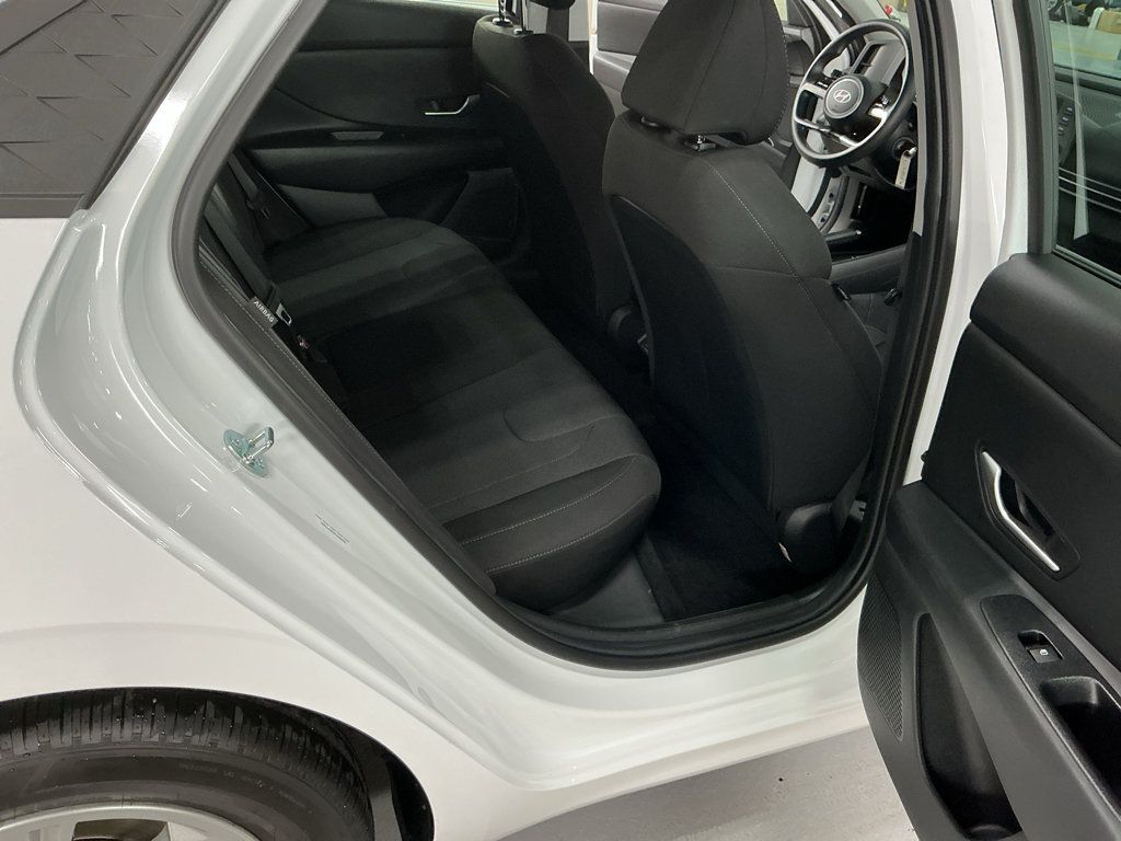 Certified 2026 Hyundai Elantra SE FWD image 15