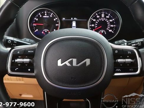 Used 2024 Kia Carnival LX image 18