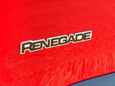 Used 2023 Jeep Renegade Latitude w/ Premium Group image 30