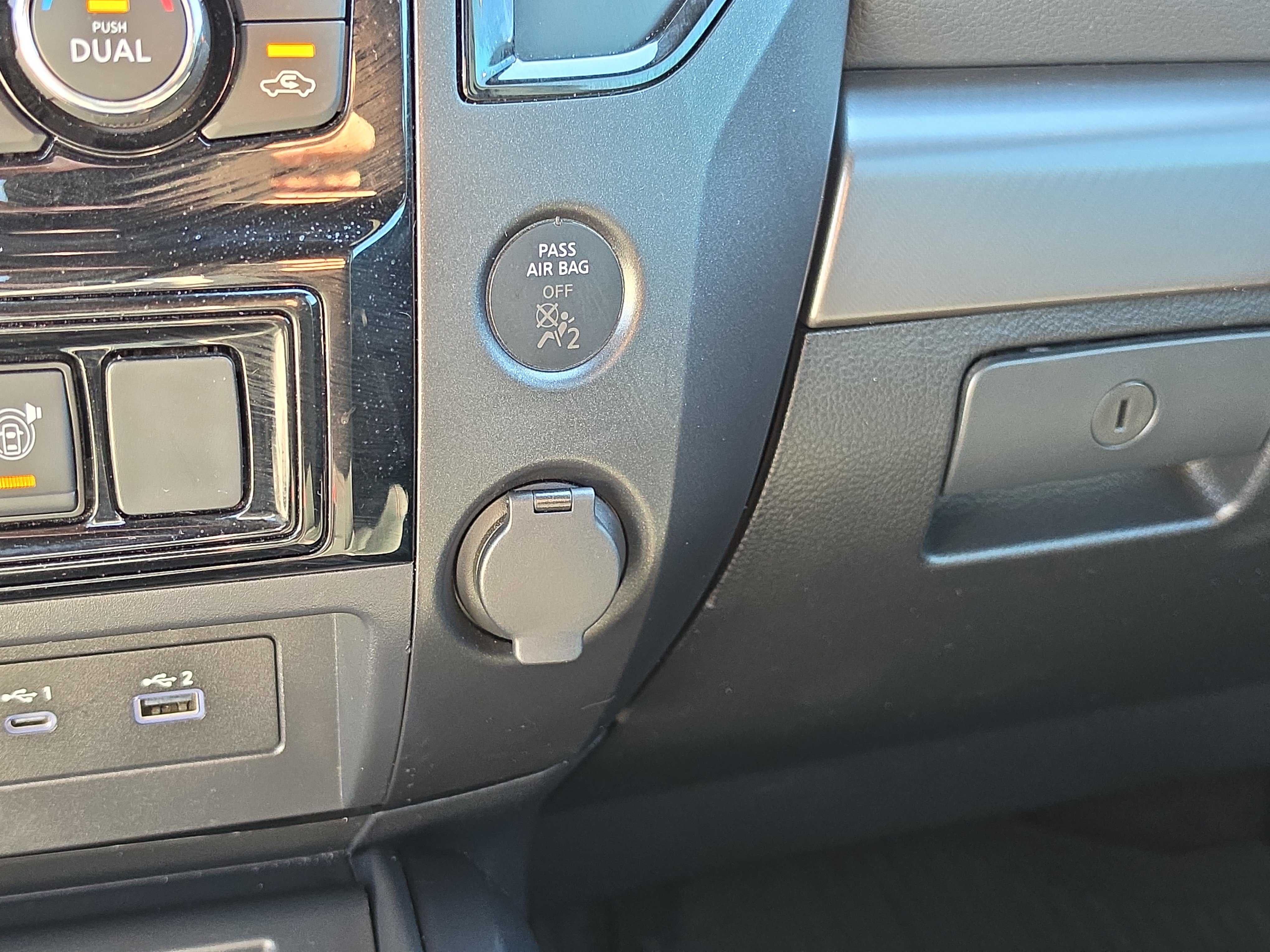 Used 2023 Nissan Titan PRO-4X w/ Pro-4x Utility Package AWD/4WD image 25