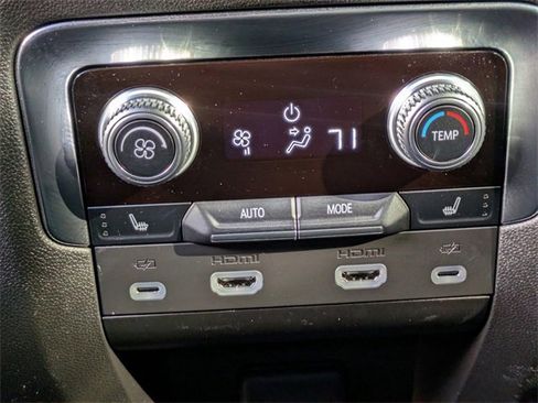 Used 2024 GMC Yukon Denali w/ Advanced Technology Package image 16