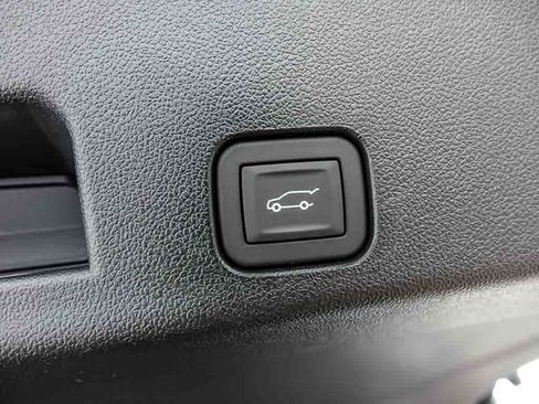 New 2026 Chevrolet Traverse LT w/ LPO, Floor Liner Package FWD image 10