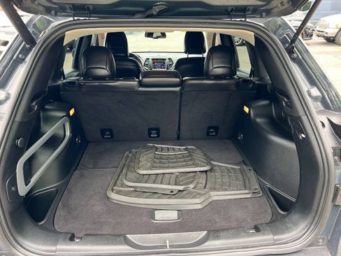 Used 2018 Jeep Cherokee Limited AWD/4WD image 23