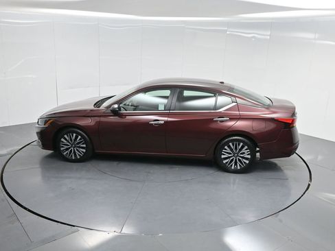 Used 2024 Nissan Altima 2.5 SV image 61