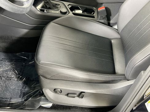 Used 2023 Volkswagen Tiguan SE R-Line image 18