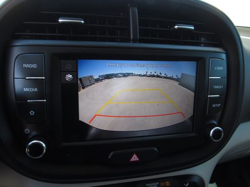 Used 2022 Kia Soul LX FWD image 19