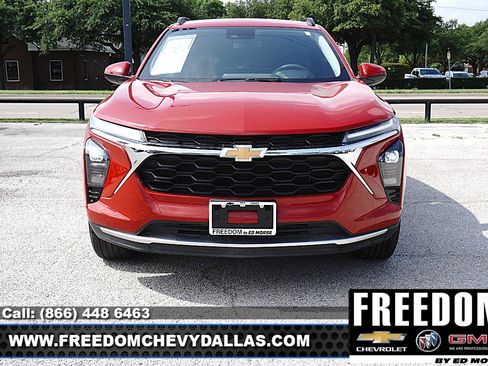Used 2026 Chevrolet Trax LT FWD image 2
