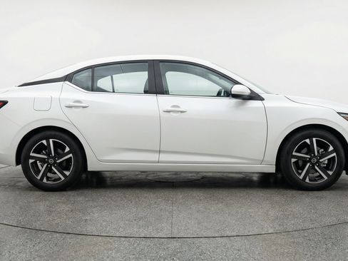 Used 2025 Nissan Sentra SV FWD image 11