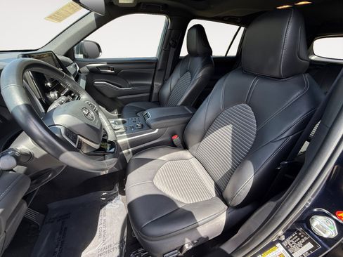 Used 2025 Toyota Highlander XSE AWD/4WD image 10