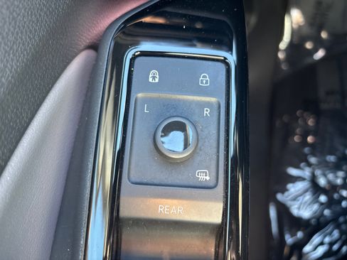 Used 2022 Volkswagen ID.4 Pro image 49