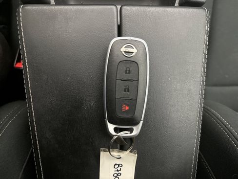 Used 2023 Nissan Rogue S AWD/4WD image 10
