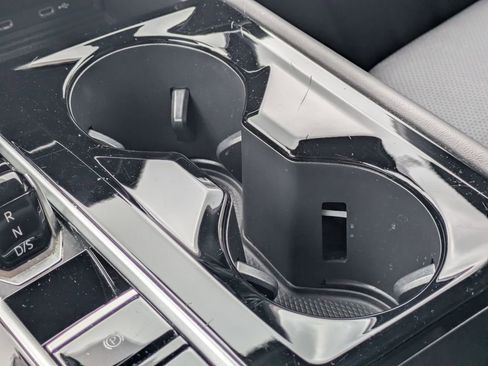 Used 2025 Volkswagen Atlas Cross Sport SE image 18