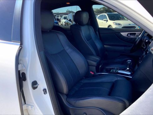 Used 2015 INFINITI QX70 AWD w/ Premium Package image 8