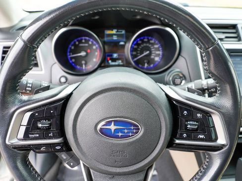 Used 2018 Subaru Outback 3.6R Limited AWD/4WD image 12