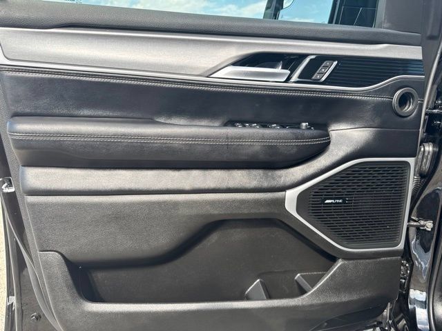 Used 2025 Jeep Wagoneer Series II AWD/4WD image 19