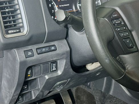 Used 2023 Nissan Frontier SV w/ SV Convenience Package image 17