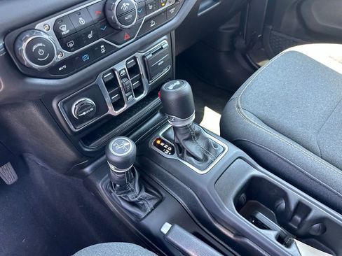 Used 2025 Jeep Wrangler Unlimited Sahara AWD/4WD image 29