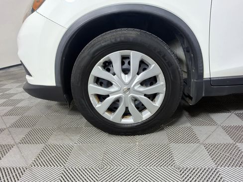 Used 2016 Nissan Rogue S w/ Appearance Package FWD image 9