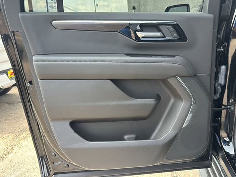 Used 2026 Chevrolet Suburban LT AWD/4WD image 25