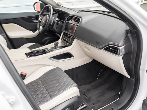 Used 2019 Jaguar F-PACE SVR AWD/4WD image 24