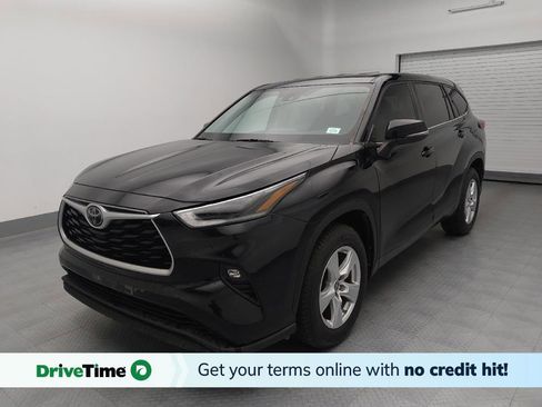 Used 2021 Toyota Highlander LE image 1