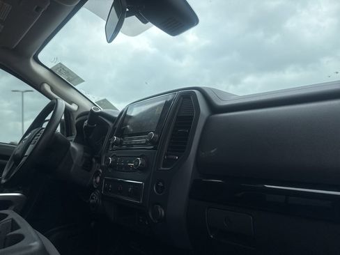 Used 2022 Nissan Titan SV image 31