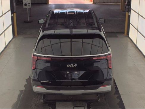 Used 2025 Kia Carnival FWD image 10