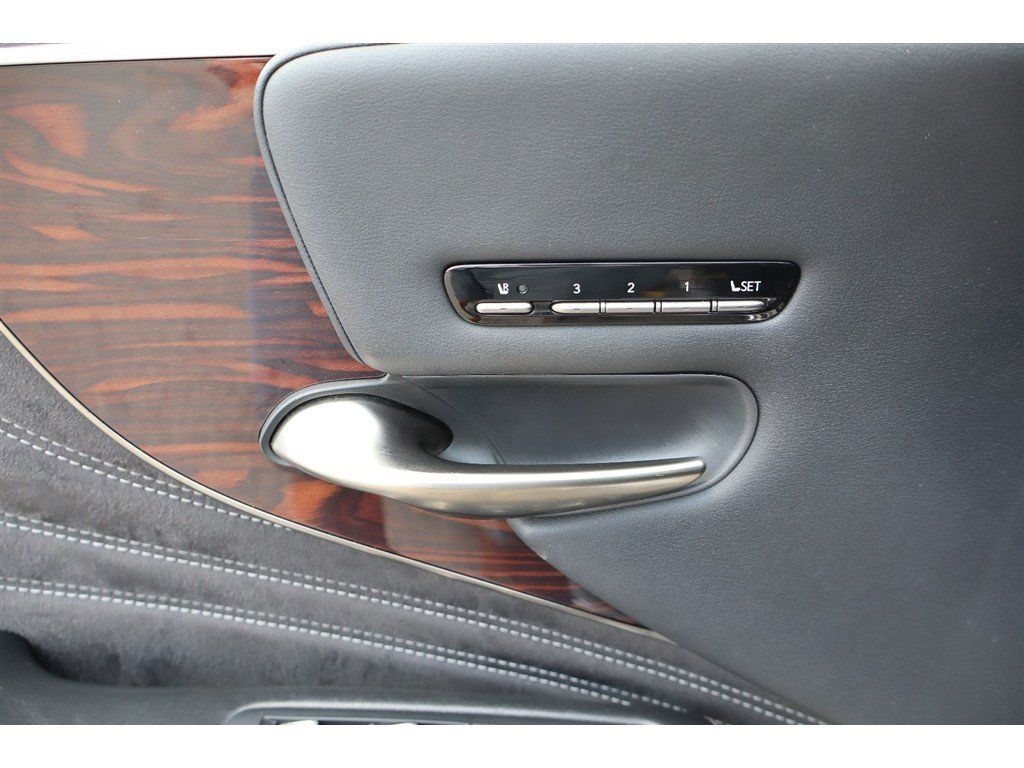 Used 2018 Lexus LS 500 AWD w/ Interior Upgrade Package image 33