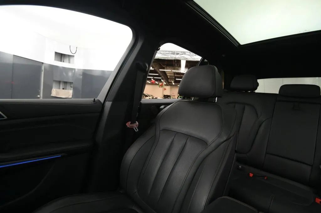 Used 2021 BMW X5 M50i AWD/4WD image 31