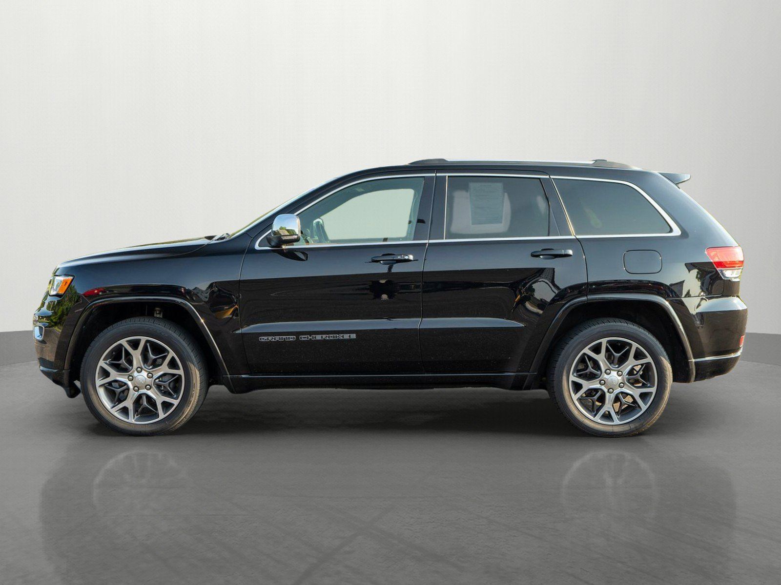 Used 2020 Jeep Grand Cherokee Overland AWD/4WD image 4