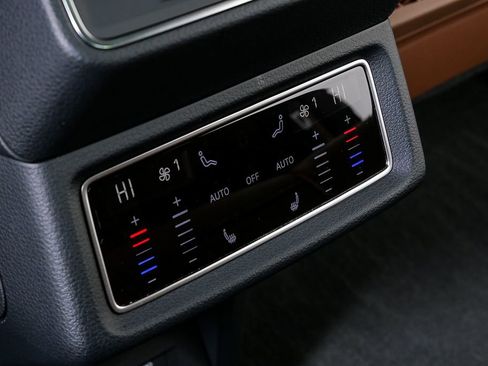 Certified 2024 Audi Q8 e-tron Prestige image 21