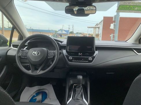 Used 2025 Toyota Corolla LE image 24