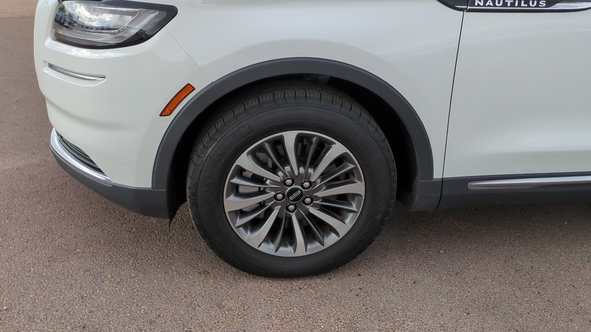 Used 2023 Lincoln Nautilus FWD w/ Premium Package image 10