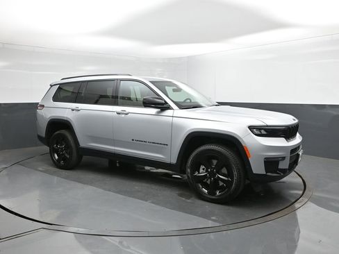 New 2025 Jeep Grand Cherokee L Limited w/ Black Appearance Package RWD image 17