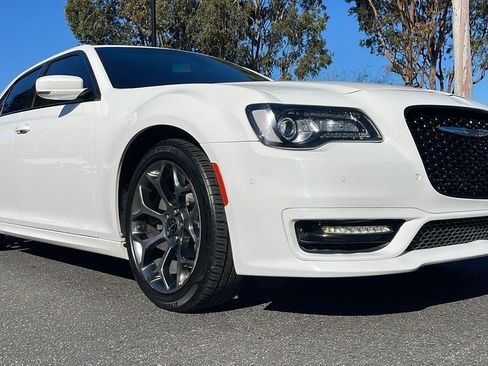 Used 2018 Chrysler 300 S w/ 300S Premium Group 2 image 5