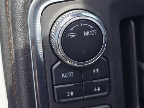 Used 2022 GMC Sierra 1500 AT4 w/ AT4 Premium Package AWD/4WD image 11