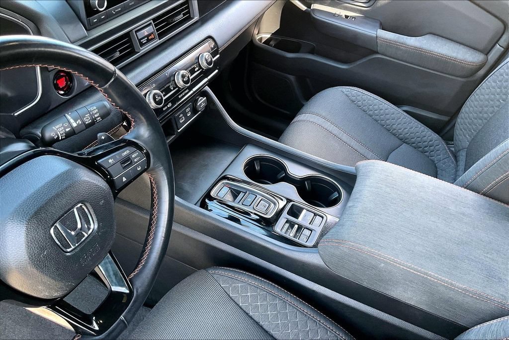Certified 2025 Honda Pilot Sport image 17