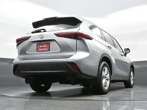 Used 2024 Toyota Highlander LE AWD/4WD image 31