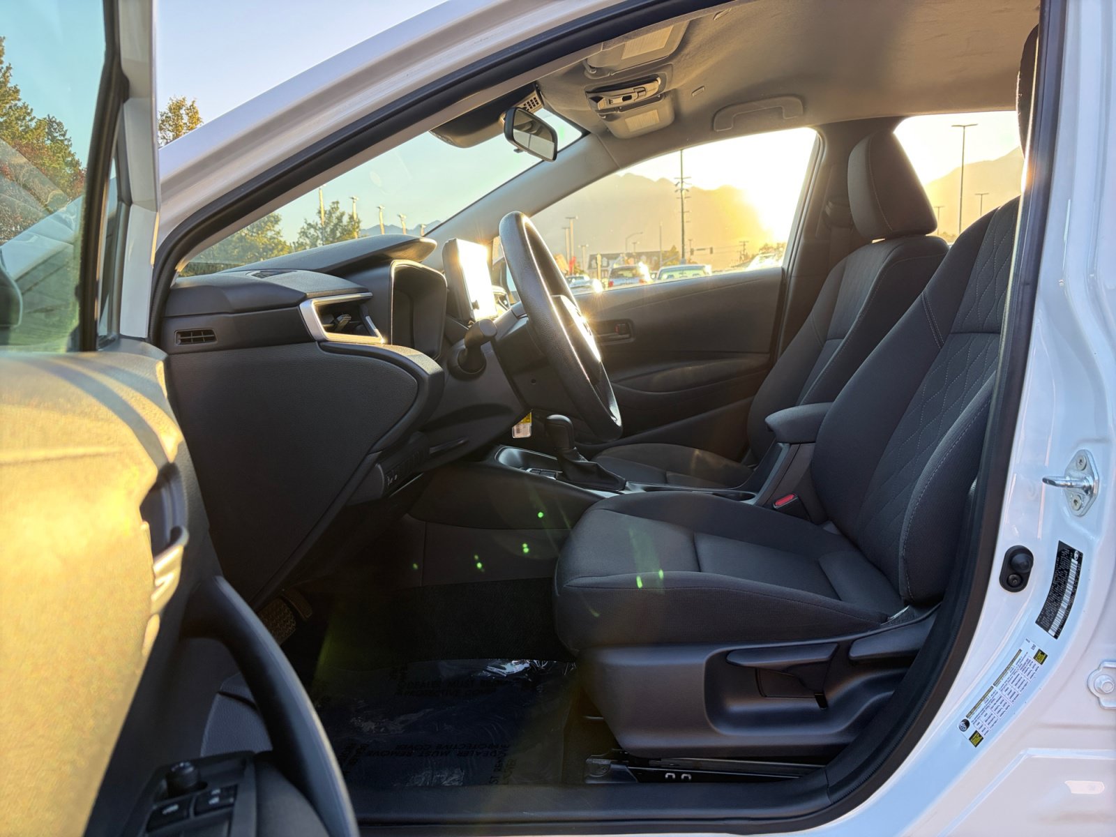 Used 2025 Toyota Corolla LE FWD image 11