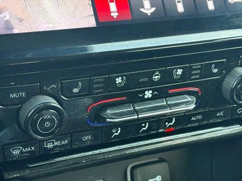 Certified 2024 Jeep Grand Cherokee Limited w/ Luxury Tech Group II image 31