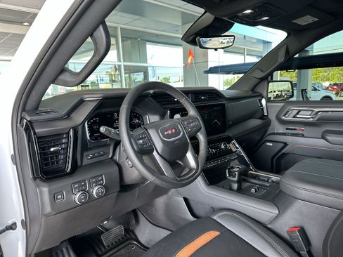 Used 2024 GMC Sierra 1500 AT4 w/ Technology Package AWD/4WD image 10