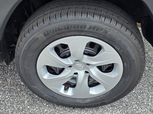 Used 2020 Toyota RAV4 LE FWD image 29