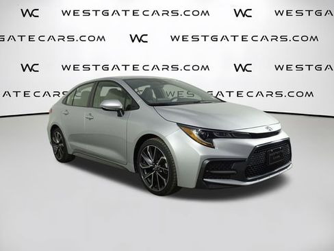 Used 2022 Toyota Corolla SE image 2